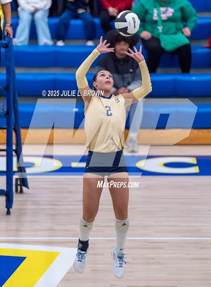 Thumbnail 3 in Roncalli vs. Cathedral (IHSAA 3A Regional Championship) photogallery.