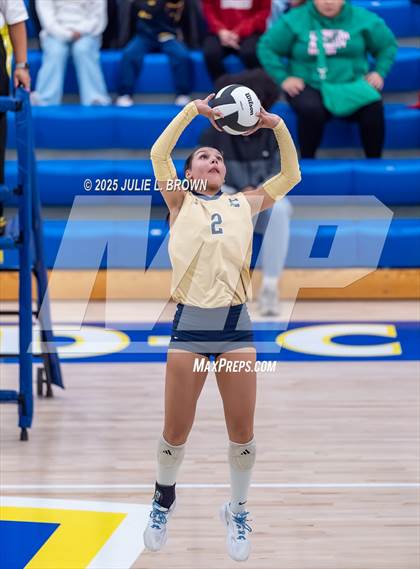 Thumbnail 1 in Roncalli vs. Cathedral (IHSAA 3A Regional Championship) photogallery.