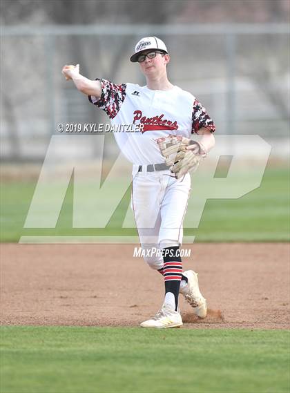 Thumbnail 1 in Era vs North Hopkins (Lindsay Tournament) photogallery.