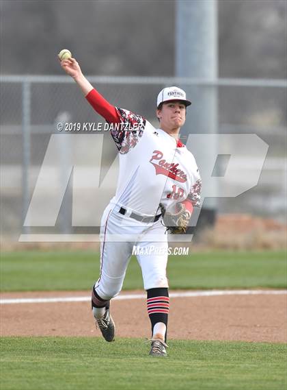 Thumbnail 1 in Era vs North Hopkins (Lindsay Tournament) photogallery.