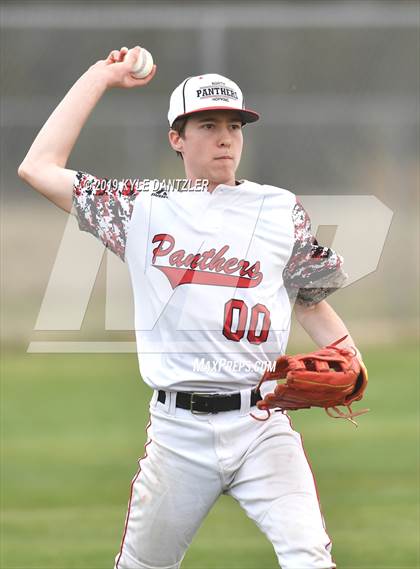 Thumbnail 3 in Era vs North Hopkins (Lindsay Tournament) photogallery.