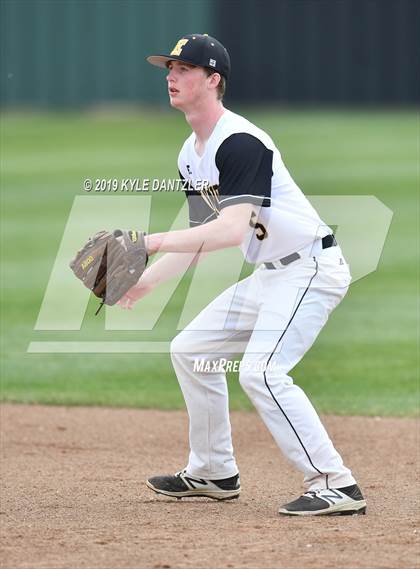 Thumbnail 1 in Era vs North Hopkins (Lindsay Tournament) photogallery.