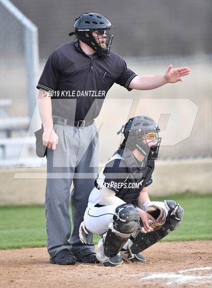 Thumbnail 3 in Era vs North Hopkins (Lindsay Tournament) photogallery.