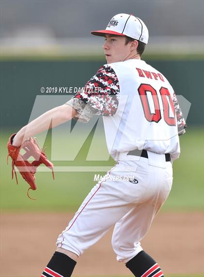 Thumbnail 1 in Era vs North Hopkins (Lindsay Tournament) photogallery.