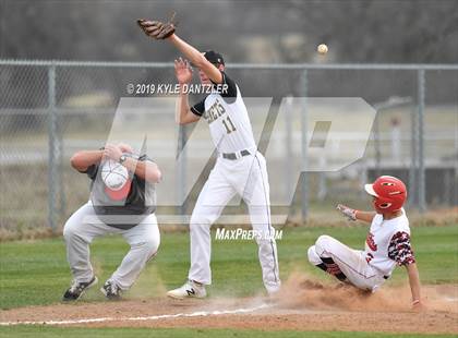 Thumbnail 3 in Era vs North Hopkins (Lindsay Tournament) photogallery.