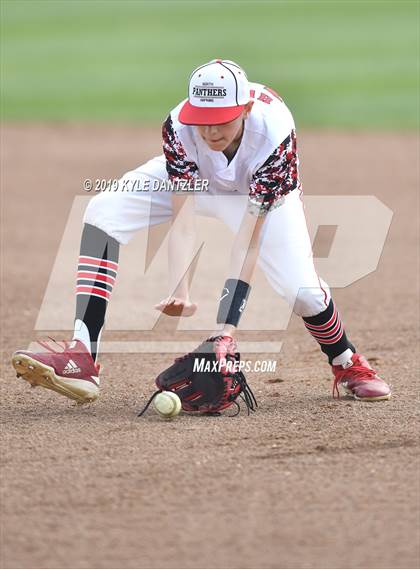Thumbnail 3 in Era vs North Hopkins (Lindsay Tournament) photogallery.