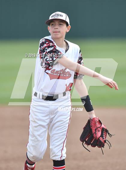 Thumbnail 1 in Era vs North Hopkins (Lindsay Tournament) photogallery.