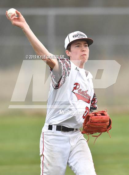 Thumbnail 1 in Era vs North Hopkins (Lindsay Tournament) photogallery.