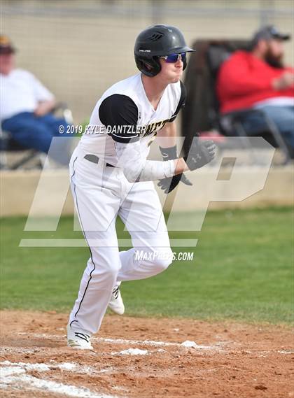 Thumbnail 3 in Era vs North Hopkins (Lindsay Tournament) photogallery.