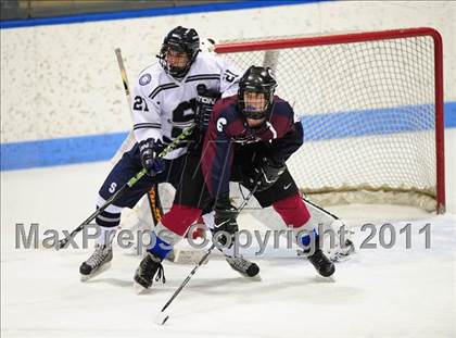 Thumbnail 1 in Windsor/East Granby/Avon vs. Staples/Weston/Shelton (CIAC Division 3 Semifinal) photogallery.