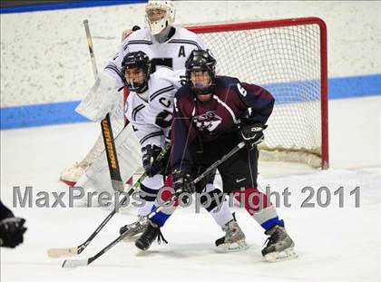 Thumbnail 2 in Windsor/East Granby/Avon vs. Staples/Weston/Shelton (CIAC Division 3 Semifinal) photogallery.