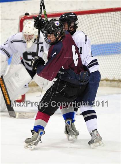 Thumbnail 3 in Windsor/East Granby/Avon vs. Staples/Weston/Shelton (CIAC Division 3 Semifinal) photogallery.