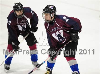 Thumbnail 3 in Windsor/East Granby/Avon vs. Staples/Weston/Shelton (CIAC Division 3 Semifinal) photogallery.