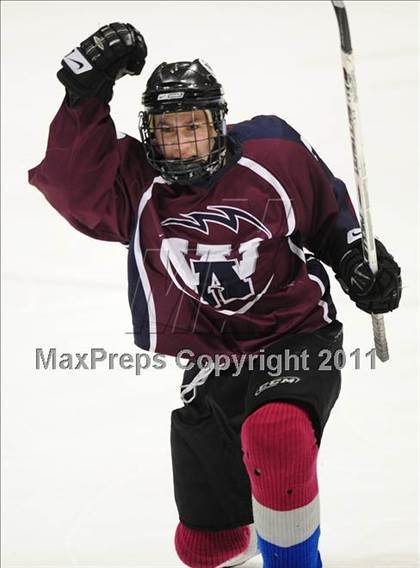 Thumbnail 1 in Windsor/East Granby/Avon vs. Staples/Weston/Shelton (CIAC Division 3 Semifinal) photogallery.