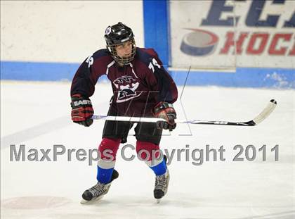 Thumbnail 3 in Windsor/East Granby/Avon vs. Staples/Weston/Shelton (CIAC Division 3 Semifinal) photogallery.