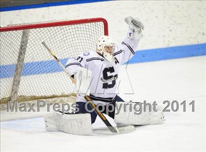 Thumbnail 3 in Windsor/East Granby/Avon vs. Staples/Weston/Shelton (CIAC Division 3 Semifinal) photogallery.