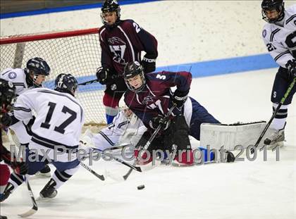 Thumbnail 2 in Windsor/East Granby/Avon vs. Staples/Weston/Shelton (CIAC Division 3 Semifinal) photogallery.