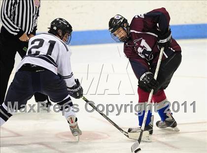 Thumbnail 1 in Windsor/East Granby/Avon vs. Staples/Weston/Shelton (CIAC Division 3 Semifinal) photogallery.