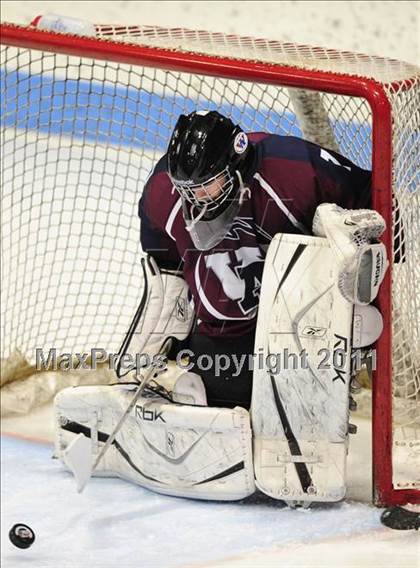Thumbnail 3 in Windsor/East Granby/Avon vs. Staples/Weston/Shelton (CIAC Division 3 Semifinal) photogallery.