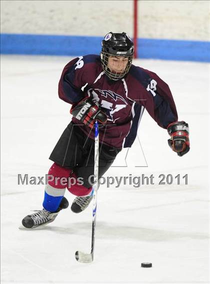 Thumbnail 3 in Windsor/East Granby/Avon vs. Staples/Weston/Shelton (CIAC Division 3 Semifinal) photogallery.