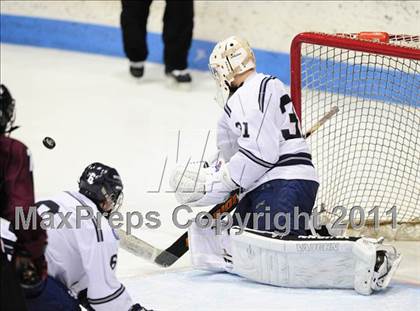 Thumbnail 2 in Windsor/East Granby/Avon vs. Staples/Weston/Shelton (CIAC Division 3 Semifinal) photogallery.