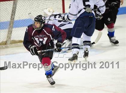 Thumbnail 3 in Windsor/East Granby/Avon vs. Staples/Weston/Shelton (CIAC Division 3 Semifinal) photogallery.