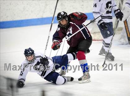 Thumbnail 1 in Windsor/East Granby/Avon vs. Staples/Weston/Shelton (CIAC Division 3 Semifinal) photogallery.