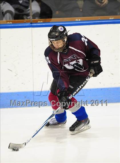 Thumbnail 2 in Windsor/East Granby/Avon vs. Staples/Weston/Shelton (CIAC Division 3 Semifinal) photogallery.
