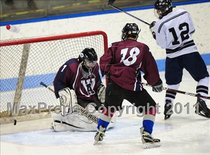Thumbnail 3 in Windsor/East Granby/Avon vs. Staples/Weston/Shelton (CIAC Division 3 Semifinal) photogallery.