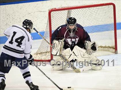 Thumbnail 1 in Windsor/East Granby/Avon vs. Staples/Weston/Shelton (CIAC Division 3 Semifinal) photogallery.