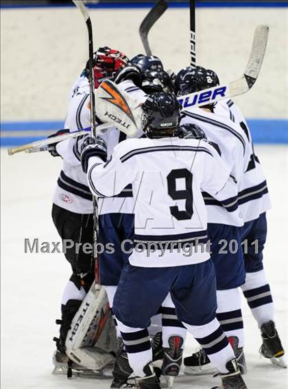Thumbnail 2 in Windsor/East Granby/Avon vs. Staples/Weston/Shelton (CIAC Division 3 Semifinal) photogallery.