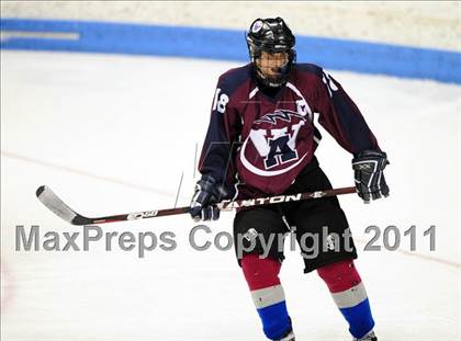 Thumbnail 2 in Windsor/East Granby/Avon vs. Staples/Weston/Shelton (CIAC Division 3 Semifinal) photogallery.