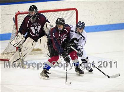 Thumbnail 3 in Windsor/East Granby/Avon vs. Staples/Weston/Shelton (CIAC Division 3 Semifinal) photogallery.