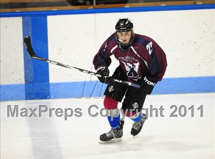 Thumbnail 2 in Windsor/East Granby/Avon vs. Staples/Weston/Shelton (CIAC Division 3 Semifinal) photogallery.