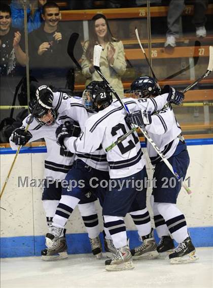 Thumbnail 2 in Windsor/East Granby/Avon vs. Staples/Weston/Shelton (CIAC Division 3 Semifinal) photogallery.