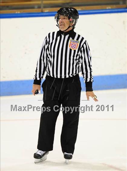 Thumbnail 3 in Windsor/East Granby/Avon vs. Staples/Weston/Shelton (CIAC Division 3 Semifinal) photogallery.