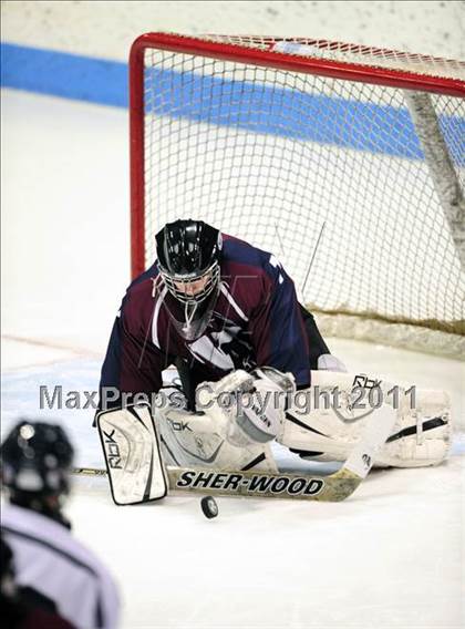 Thumbnail 1 in Windsor/East Granby/Avon vs. Staples/Weston/Shelton (CIAC Division 3 Semifinal) photogallery.