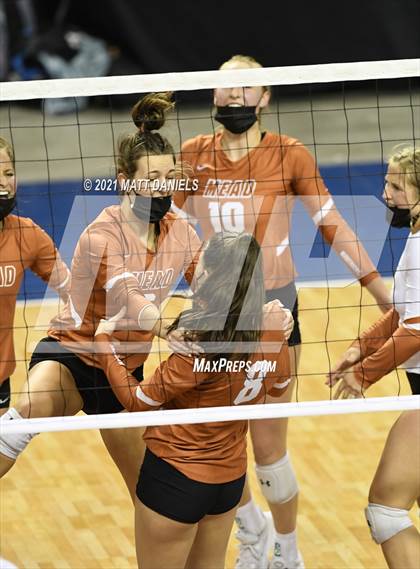 Thumbnail 3 in Windsor vs. Mead (CHSAA 4A Semifinal) photogallery.