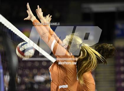 Thumbnail 1 in Windsor vs. Mead (CHSAA 4A Semifinal) photogallery.