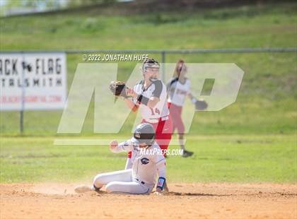 Thumbnail 3 in Northeast vs Clay (Raider Invitational) photogallery.