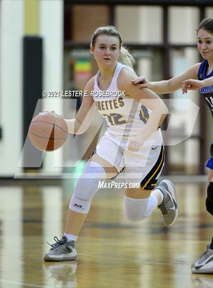 Thumbnail 2 in Yoakum vs. Poth (UIL 3A Bi-District Playoffs) photogallery.