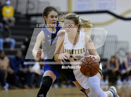 Thumbnail 3 in Yoakum vs. Poth (UIL 3A Bi-District Playoffs) photogallery.