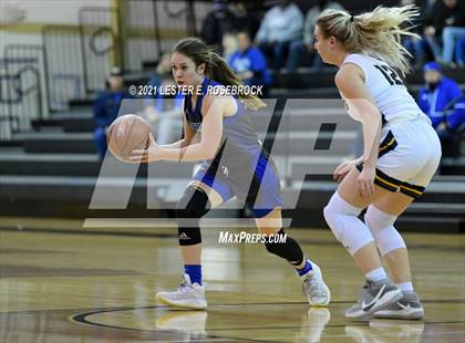 Thumbnail 2 in Yoakum vs. Poth (UIL 3A Bi-District Playoffs) photogallery.