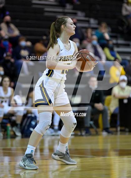Thumbnail 2 in Yoakum vs. Poth (UIL 3A Bi-District Playoffs) photogallery.