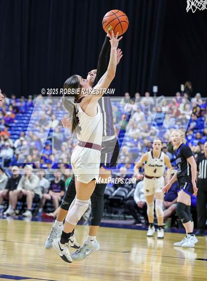 Thumbnail 3 in Broaddus vs. Eula (UIL 1A Basketball Division I Final) photogallery.