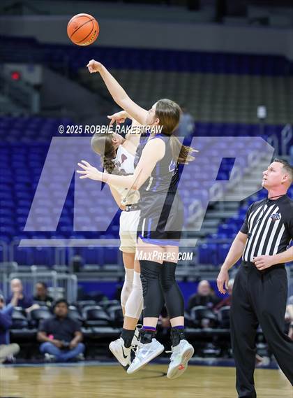 Thumbnail 3 in Broaddus vs. Eula (UIL 1A Basketball Division I Final) photogallery.