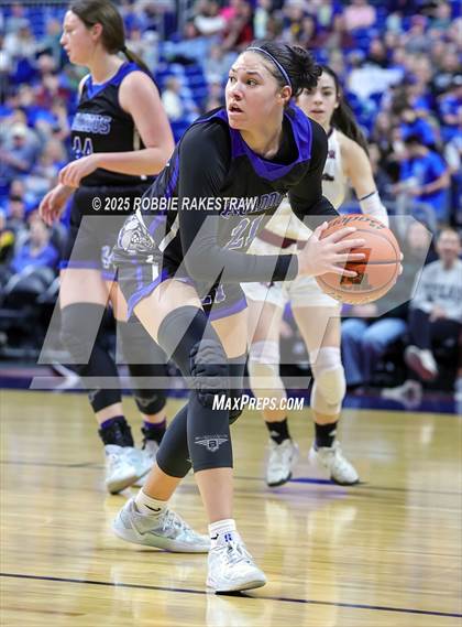 Thumbnail 3 in Broaddus vs. Eula (UIL 1A Basketball Division I Final) photogallery.