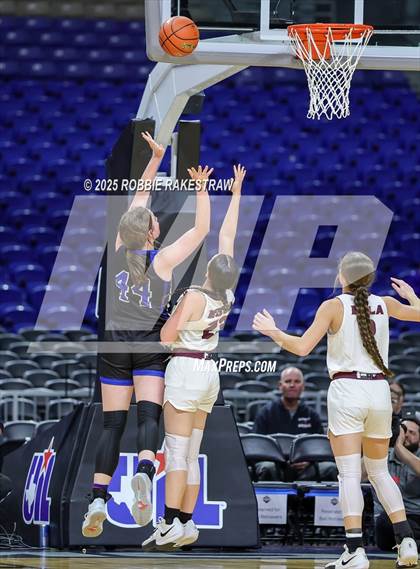 Thumbnail 2 in Broaddus vs. Eula (UIL 1A Basketball Division I Final) photogallery.