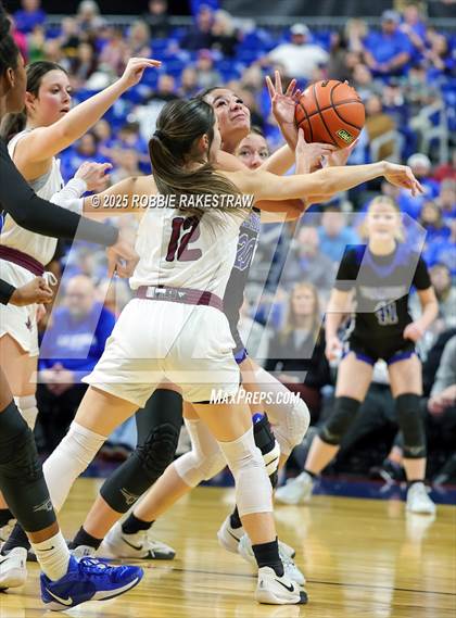 Thumbnail 1 in Broaddus vs. Eula (UIL 1A Basketball Division I Final) photogallery.