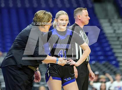 Thumbnail 3 in Broaddus vs. Eula (UIL 1A Basketball Division I Final) photogallery.